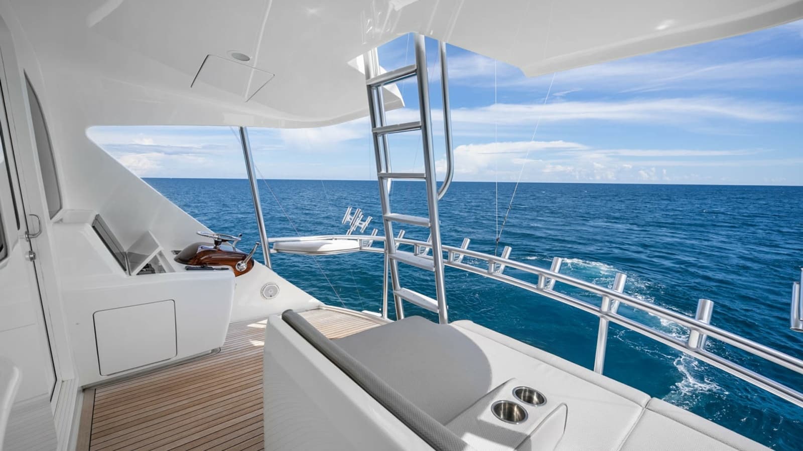 2017 Viking 92 Enclosed Bridge - Photo 26