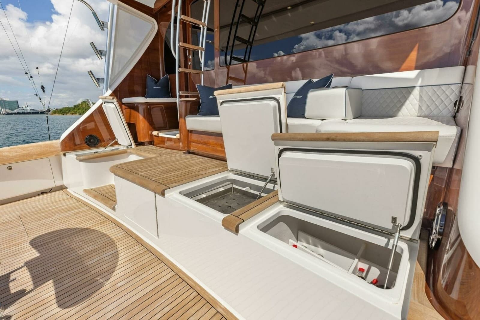 2026 Viking 82 Convertible - Photo 253