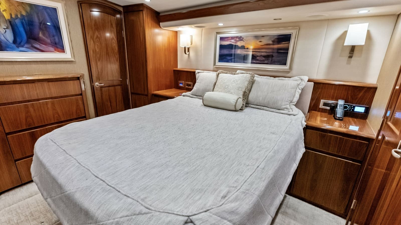 2018 Viking 62 Convertible - Photo 21