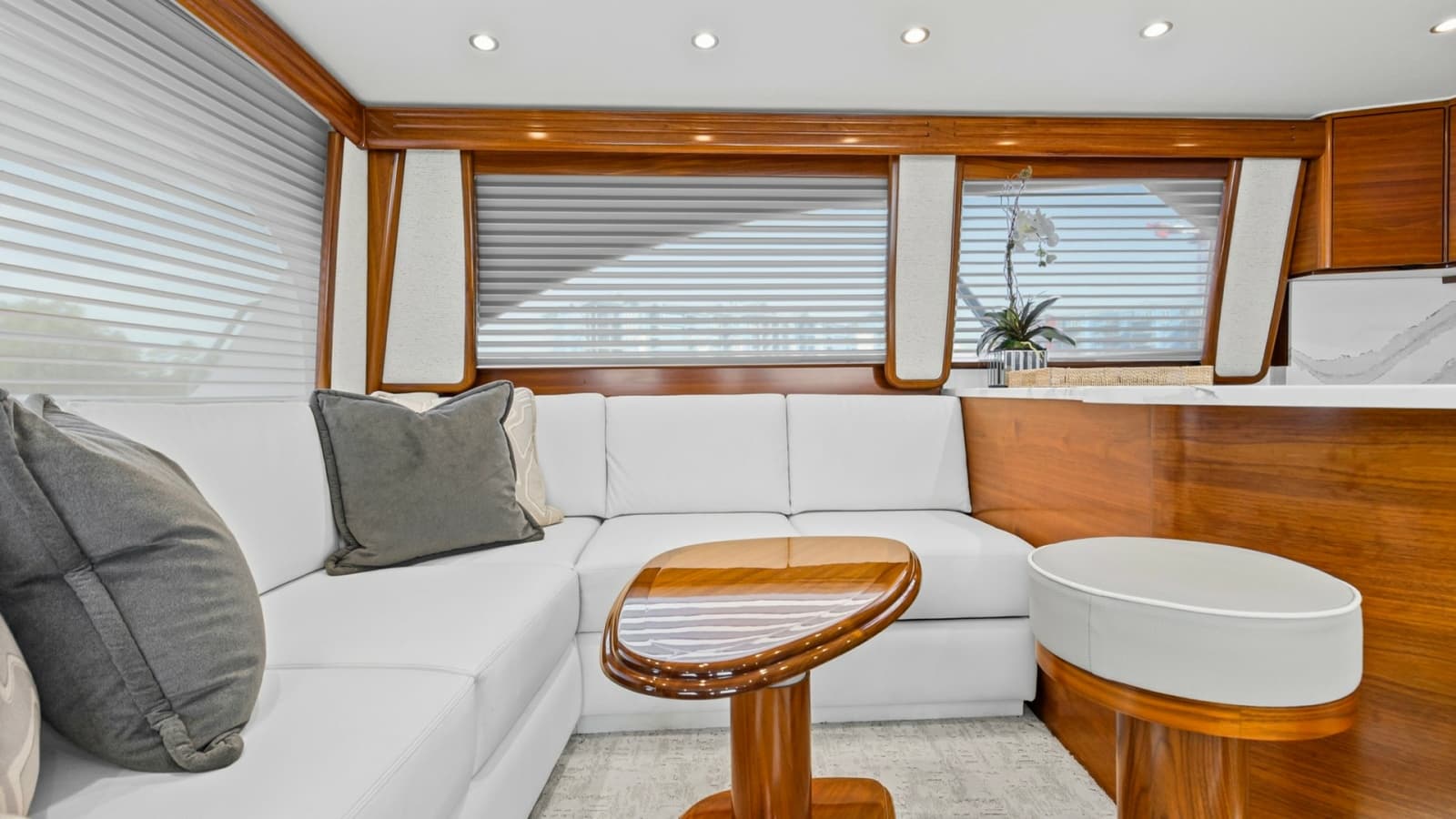 2024 Viking 54 Convertible - Photo 7