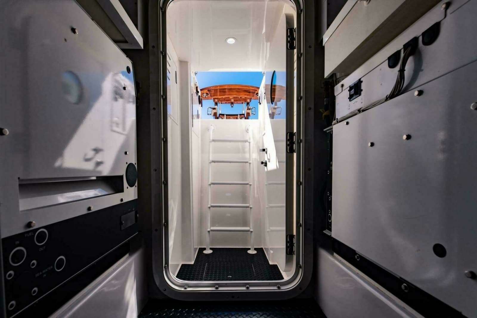 2020 Viking 72 Enclosed Bridge - Photo 57