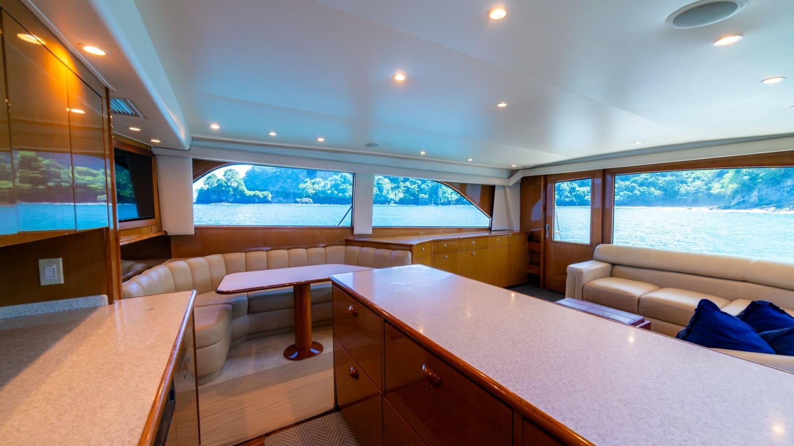 2001 Viking 61 Convertible - Photo 16