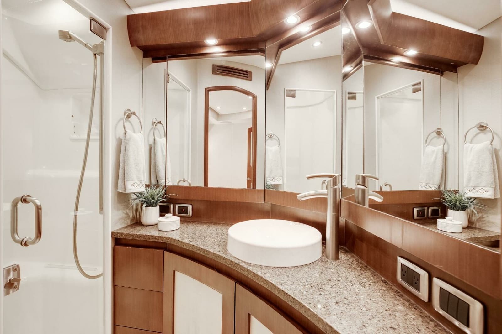 2015 Ocean Yachts 64 Convertible - Photo 10