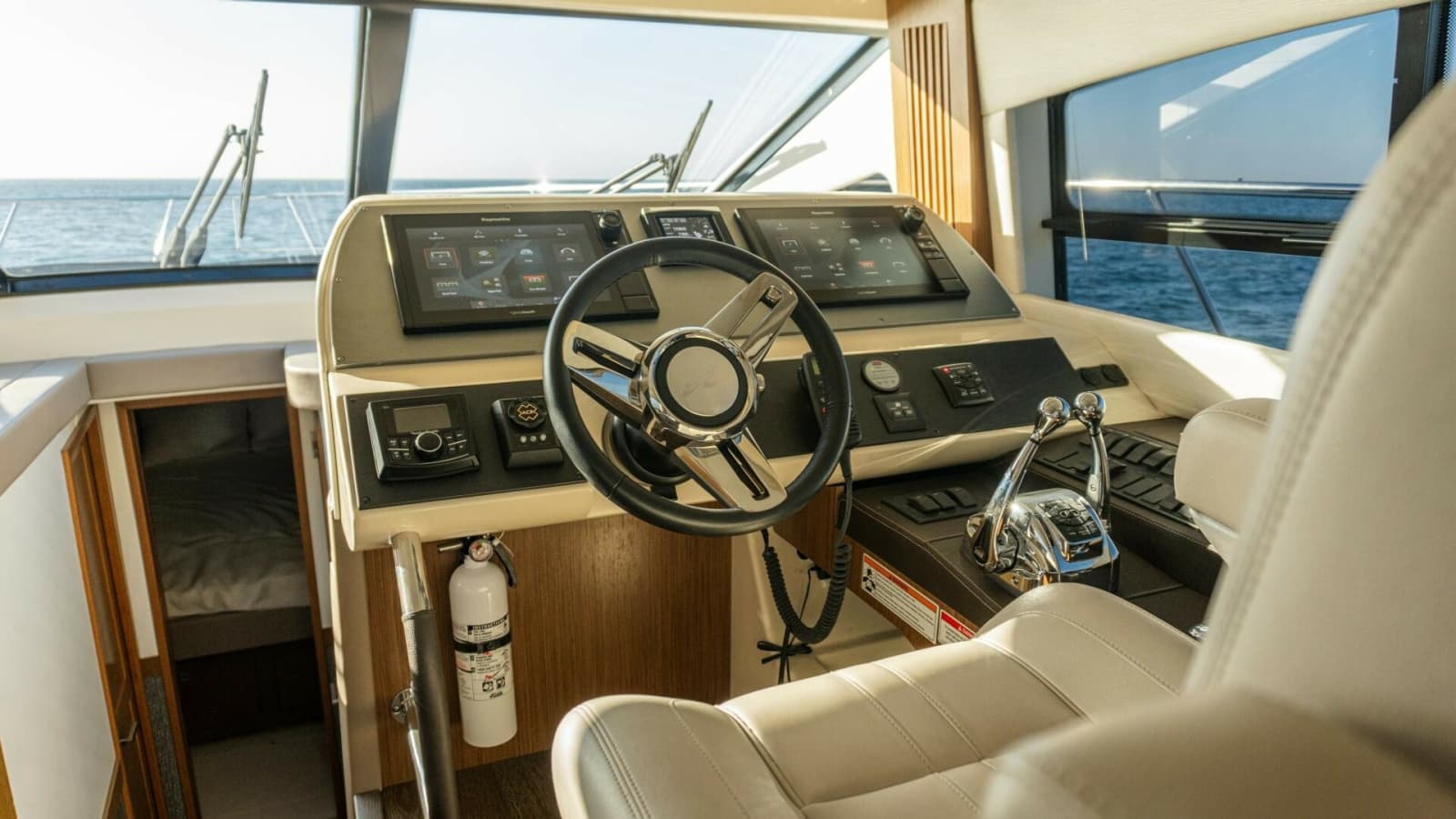 2017 Sea Ray 51 Flybridge - Photo 10