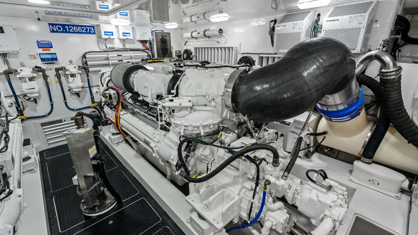 2016 Viking 80 Enclosed Bridge - Photo 117
