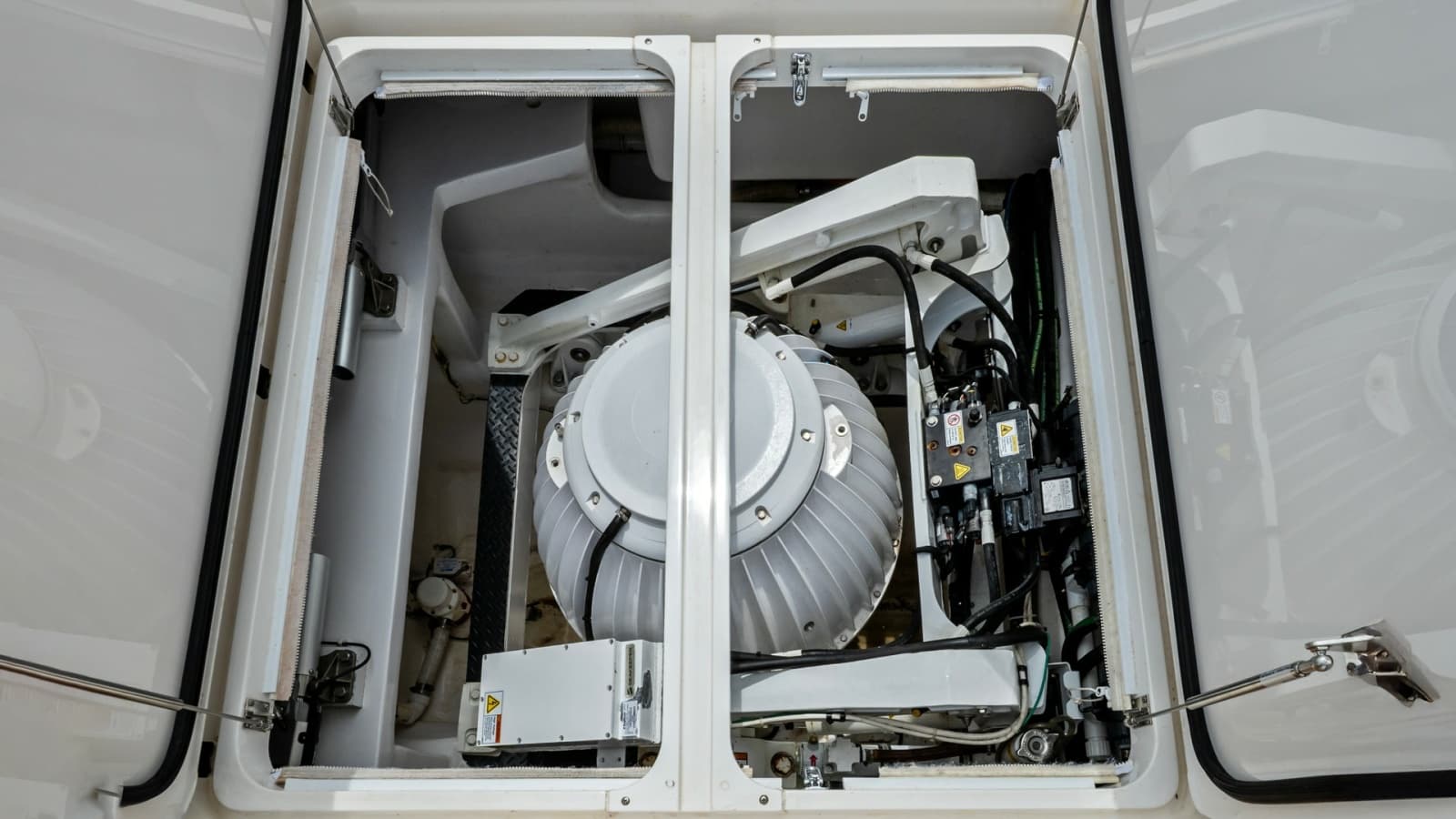 2021 Viking 72 Enclosed Bridge - Photo 78