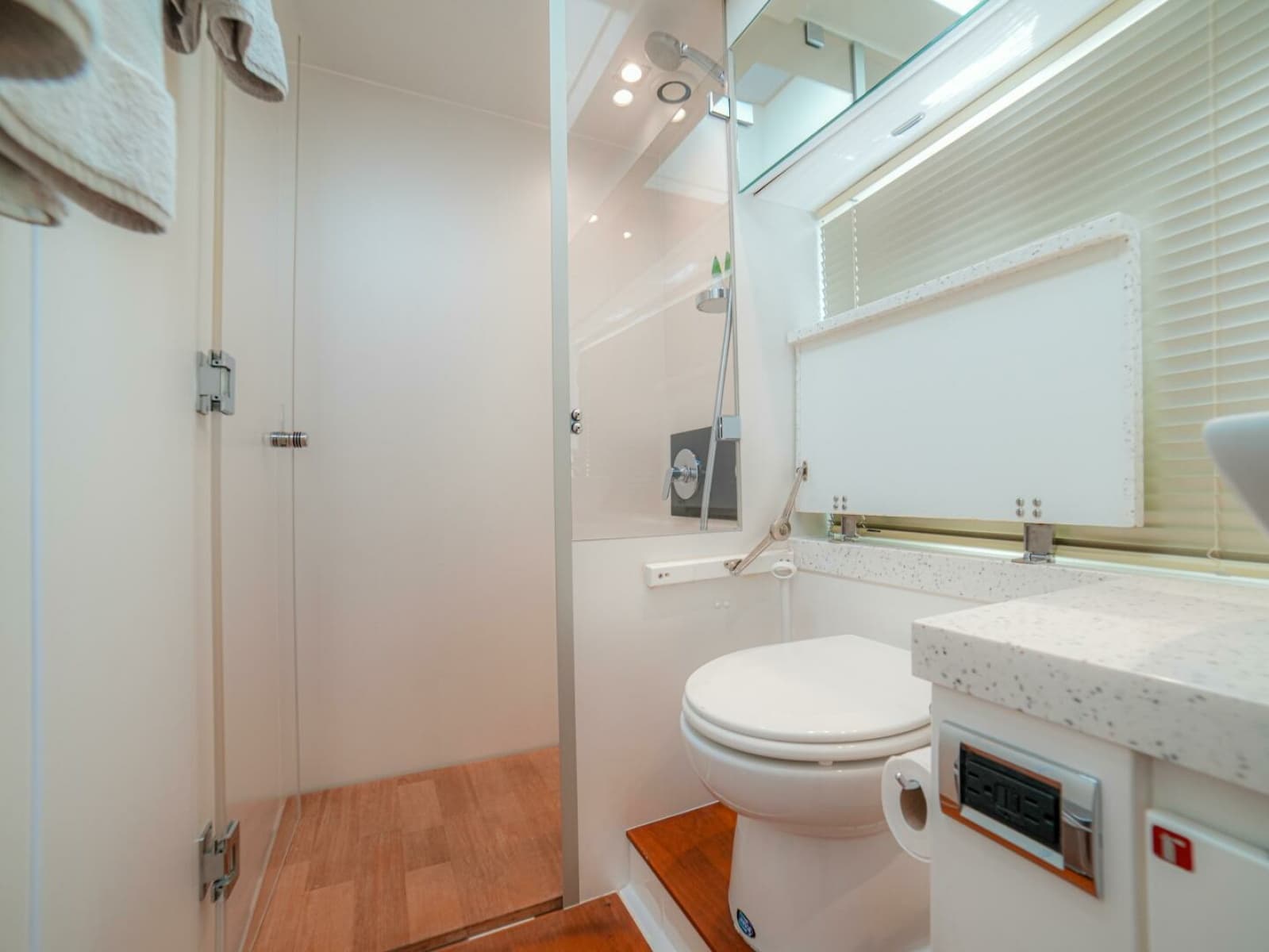 2014 Fairline 50 - Photo 39
