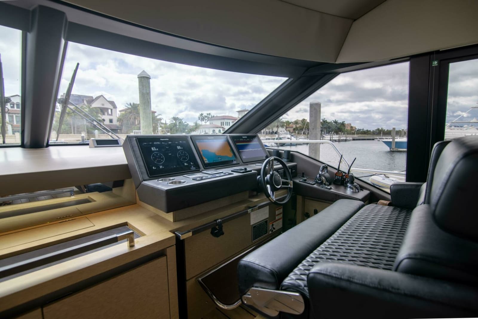 2018 Prestige 680 Flybridge - Photo 12