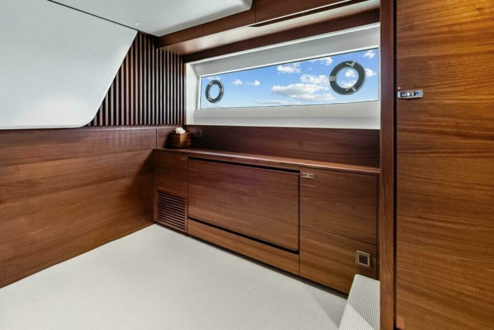 2024 Princess Y72 Motor Yacht - Photo 26