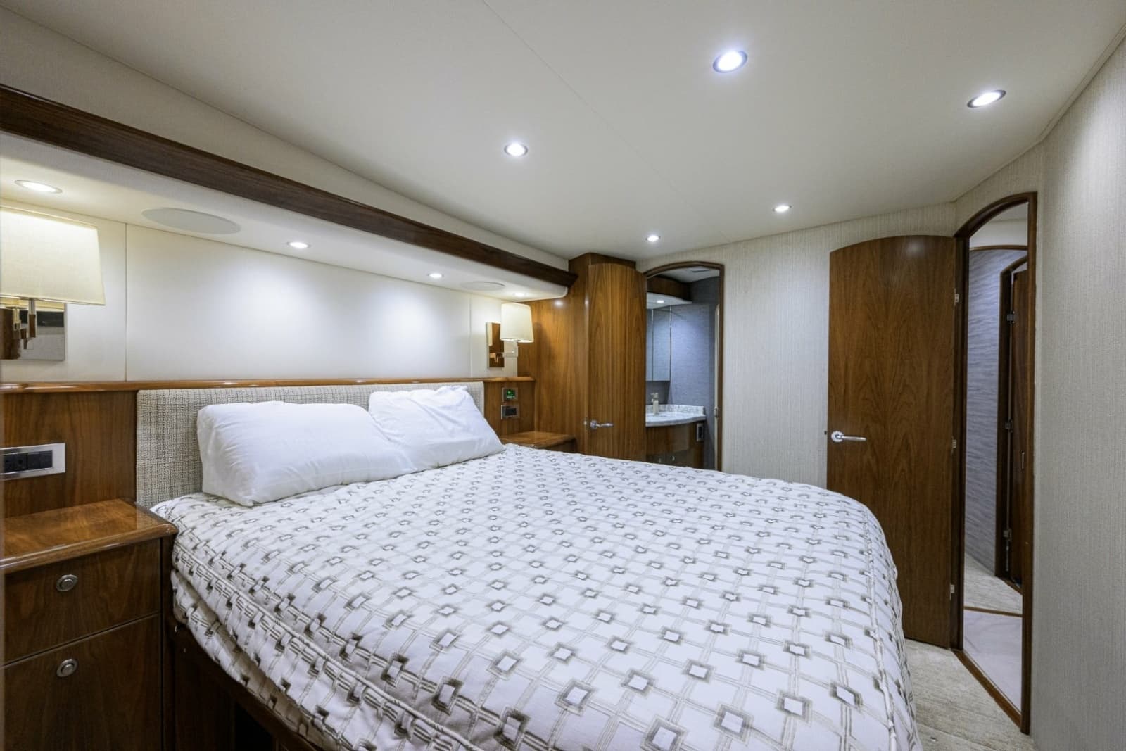 2021 Viking 58 Convertible - Photo 9