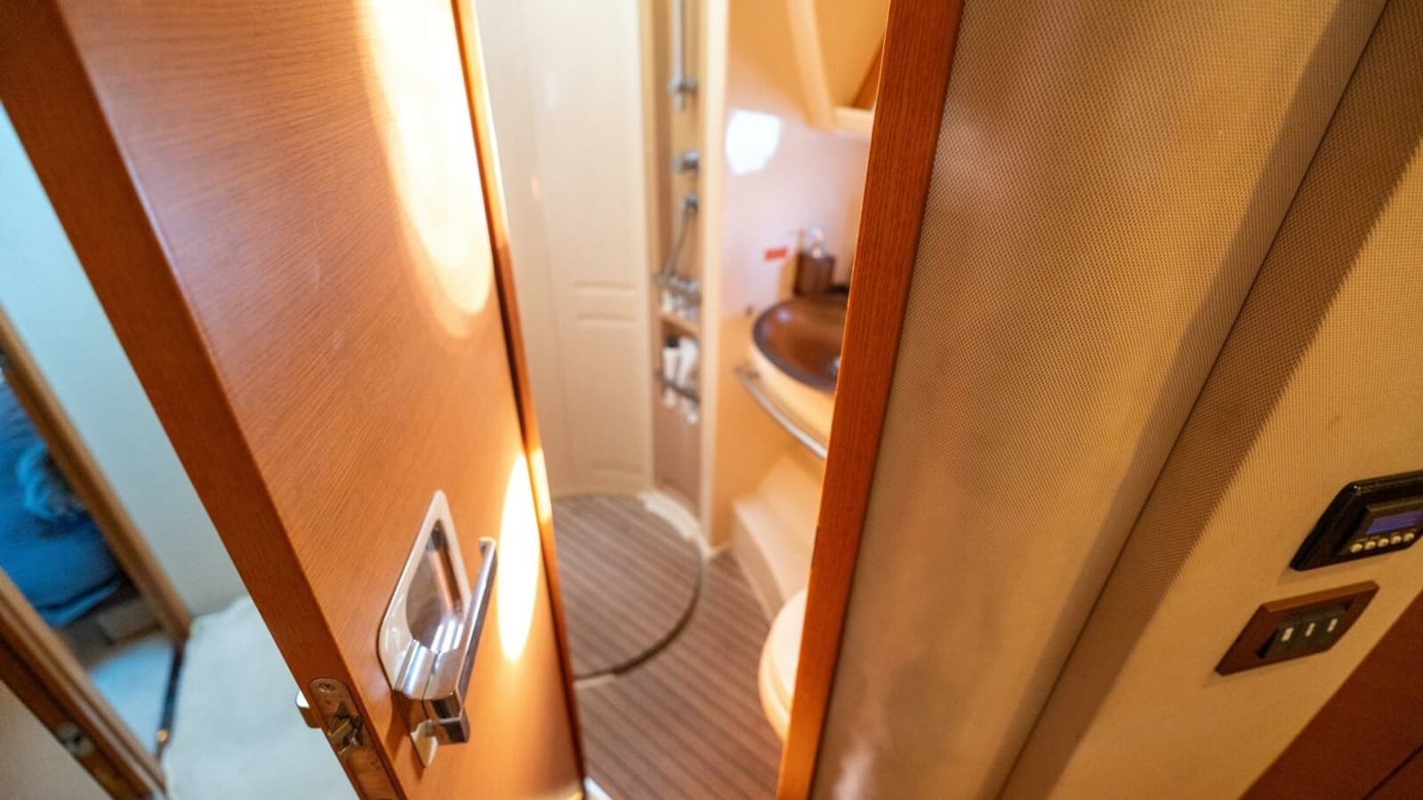 2013 Azimut 40 Flybridge - Photo 48