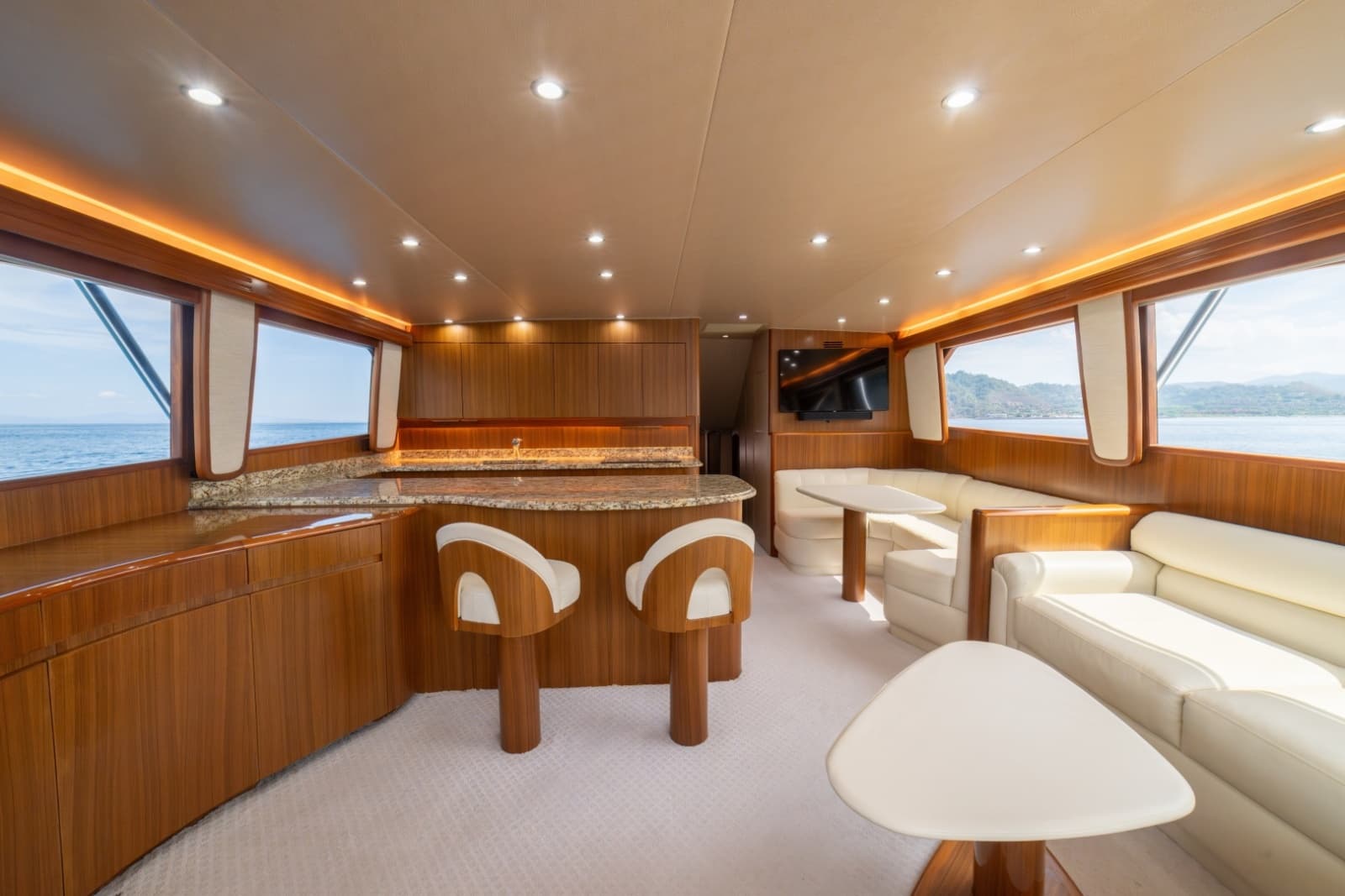 2012 Viking 60 Convertible - Photo 22