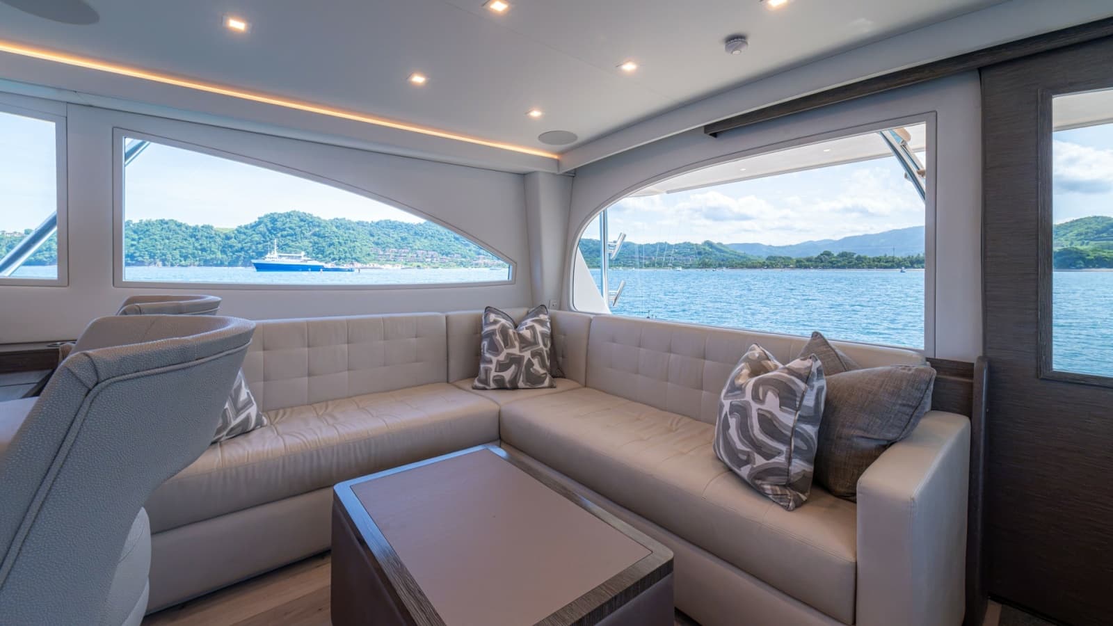 2024 Viking 64 Convertible - Photo 8