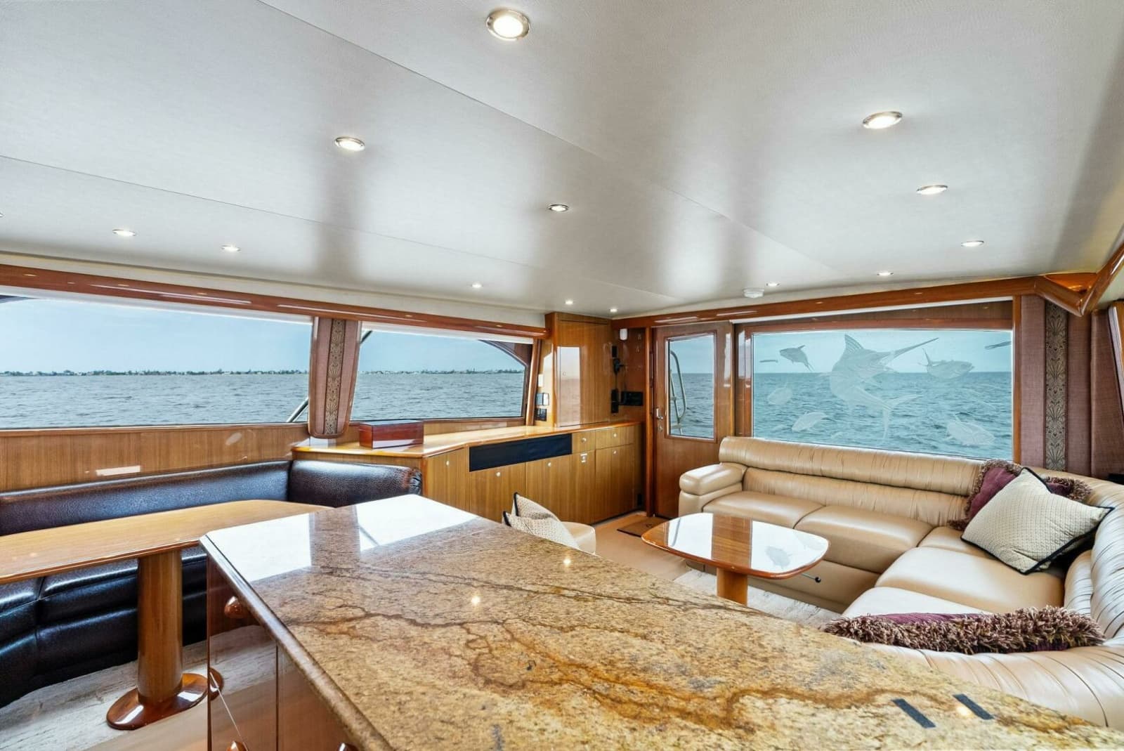 2006 Viking 61 Convertible - Photo 9