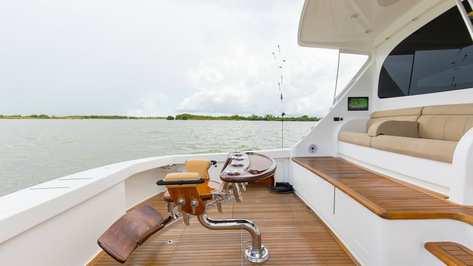 2017 Viking 72 Enclosed Bridge - Photo 60