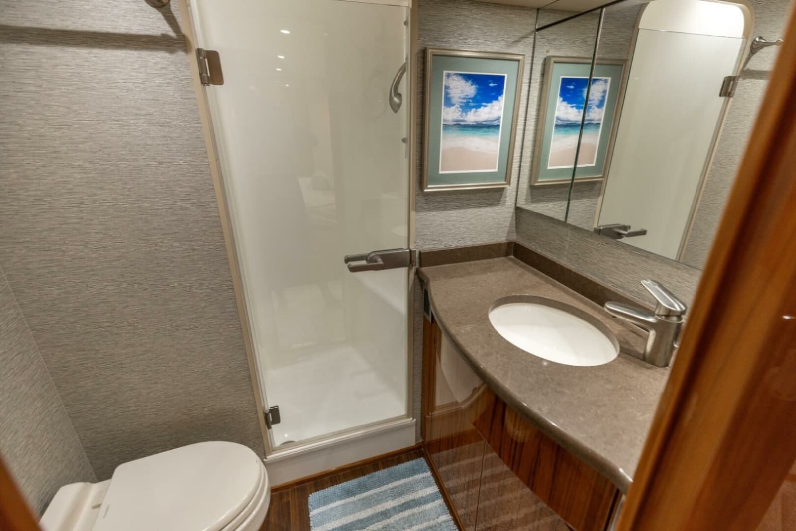 2015 Viking 62 Convertible - Photo 14