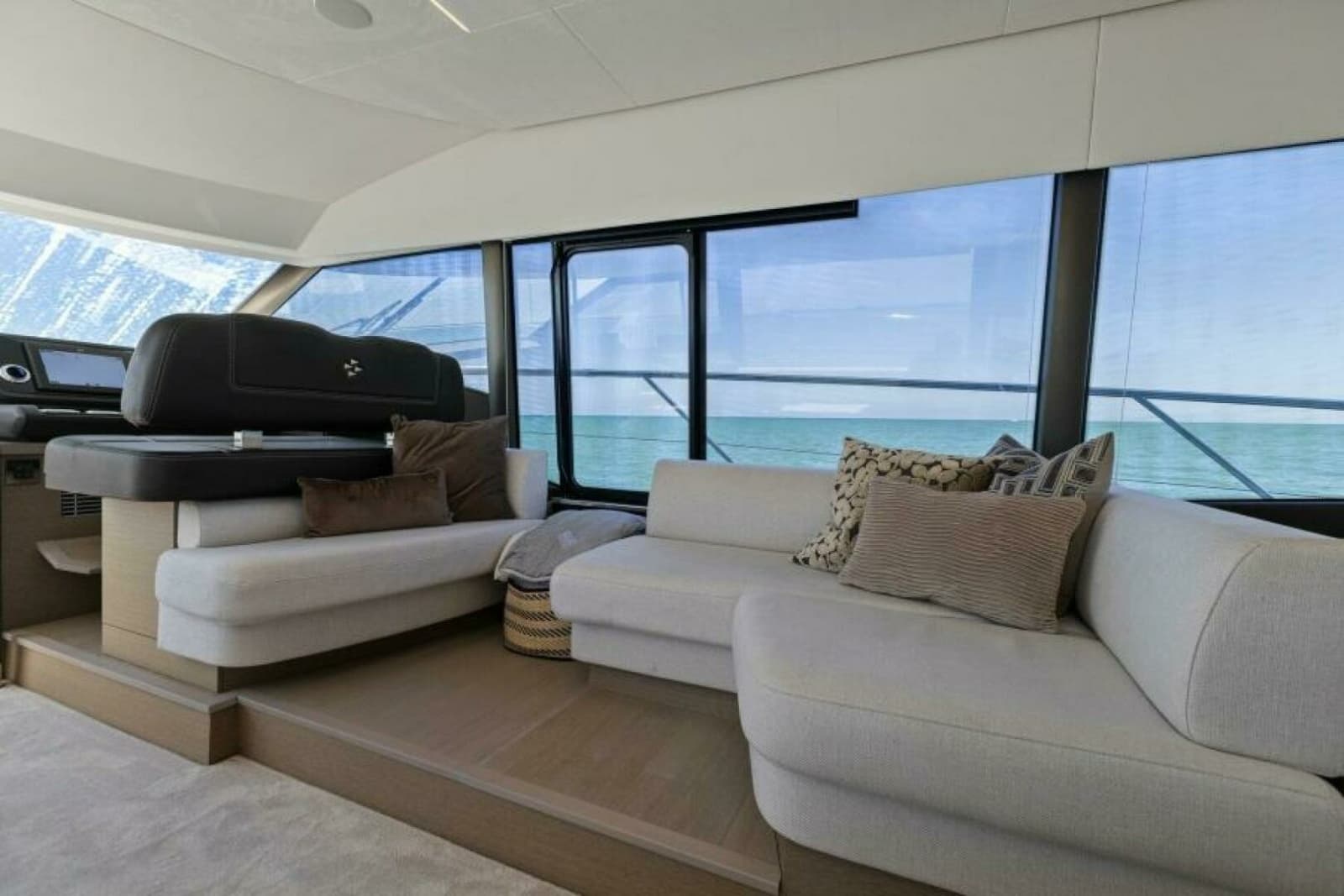 2022 Prestige 590 Flybridge - Photo 16