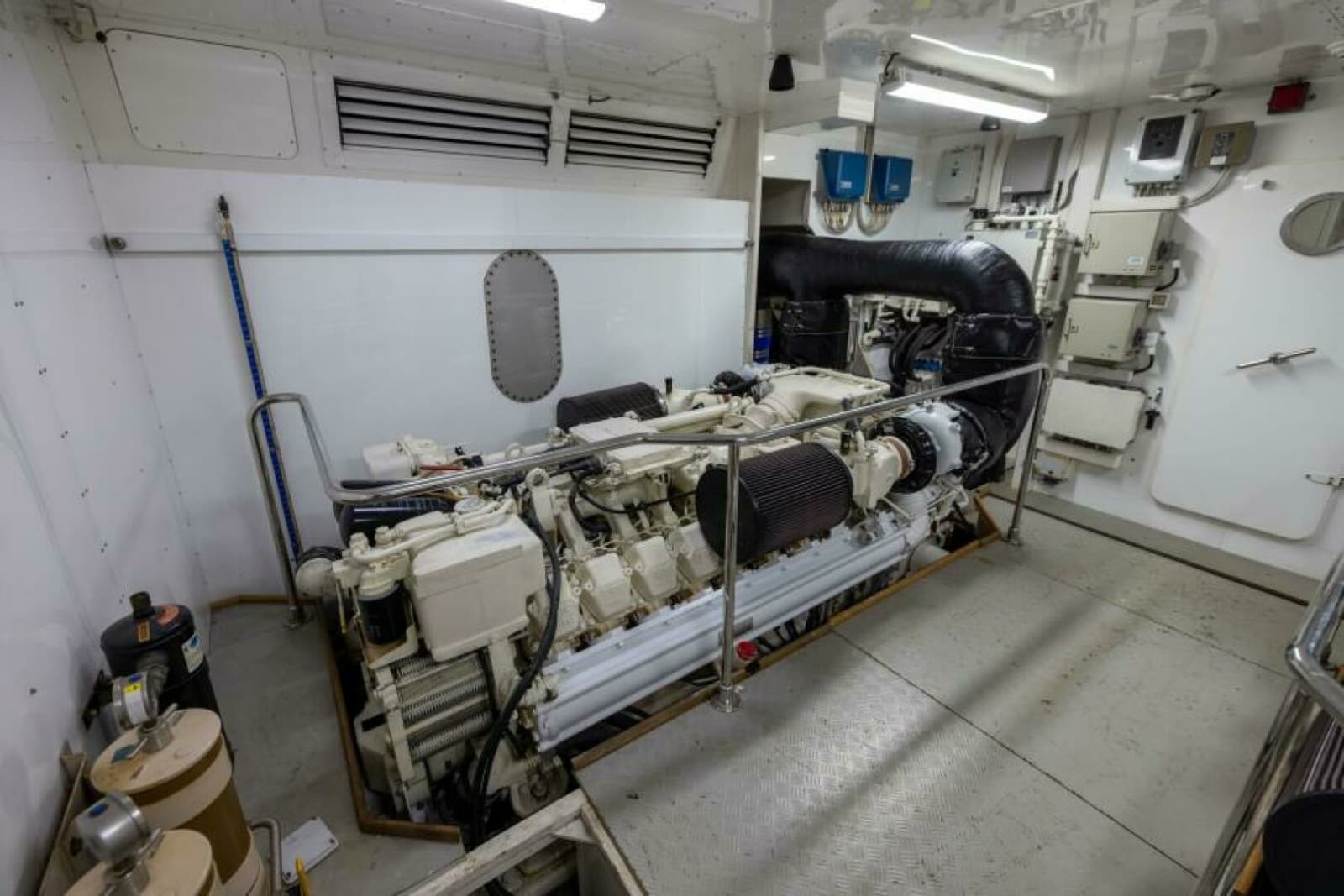 2001 Ferretti Yachts 94 Raised Pilothouse - Photo 46