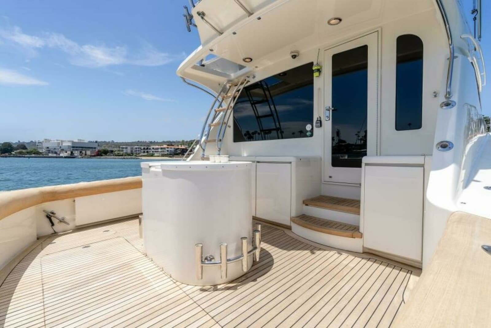 2004 Hatteras 54 Convertible - Photo 29