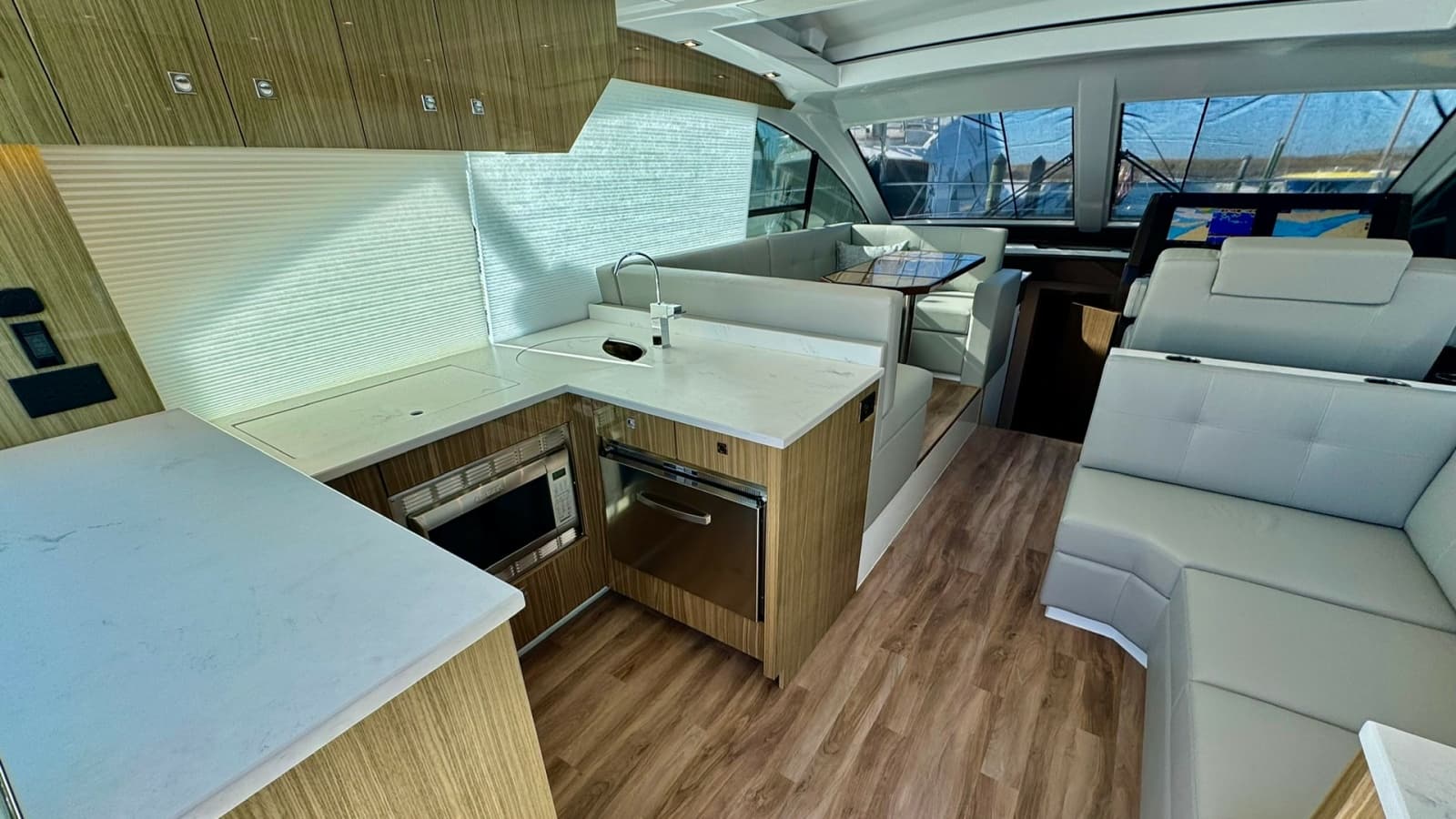 2024 Cruisers Yachts 50 Cantius - Photo 6
