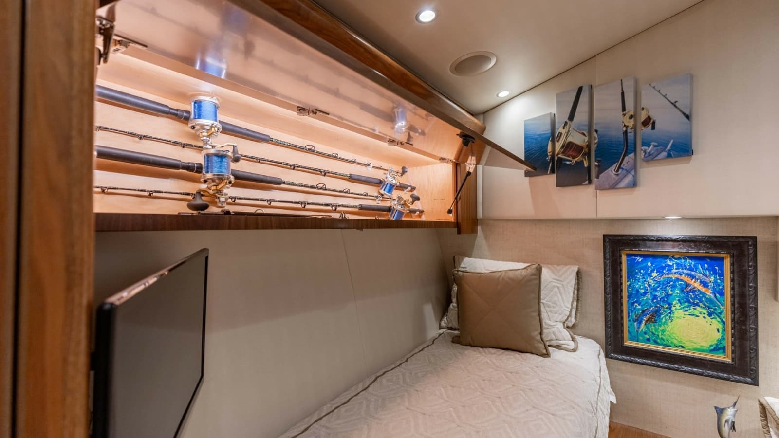 2020 Viking 62 Convertible - Photo 24