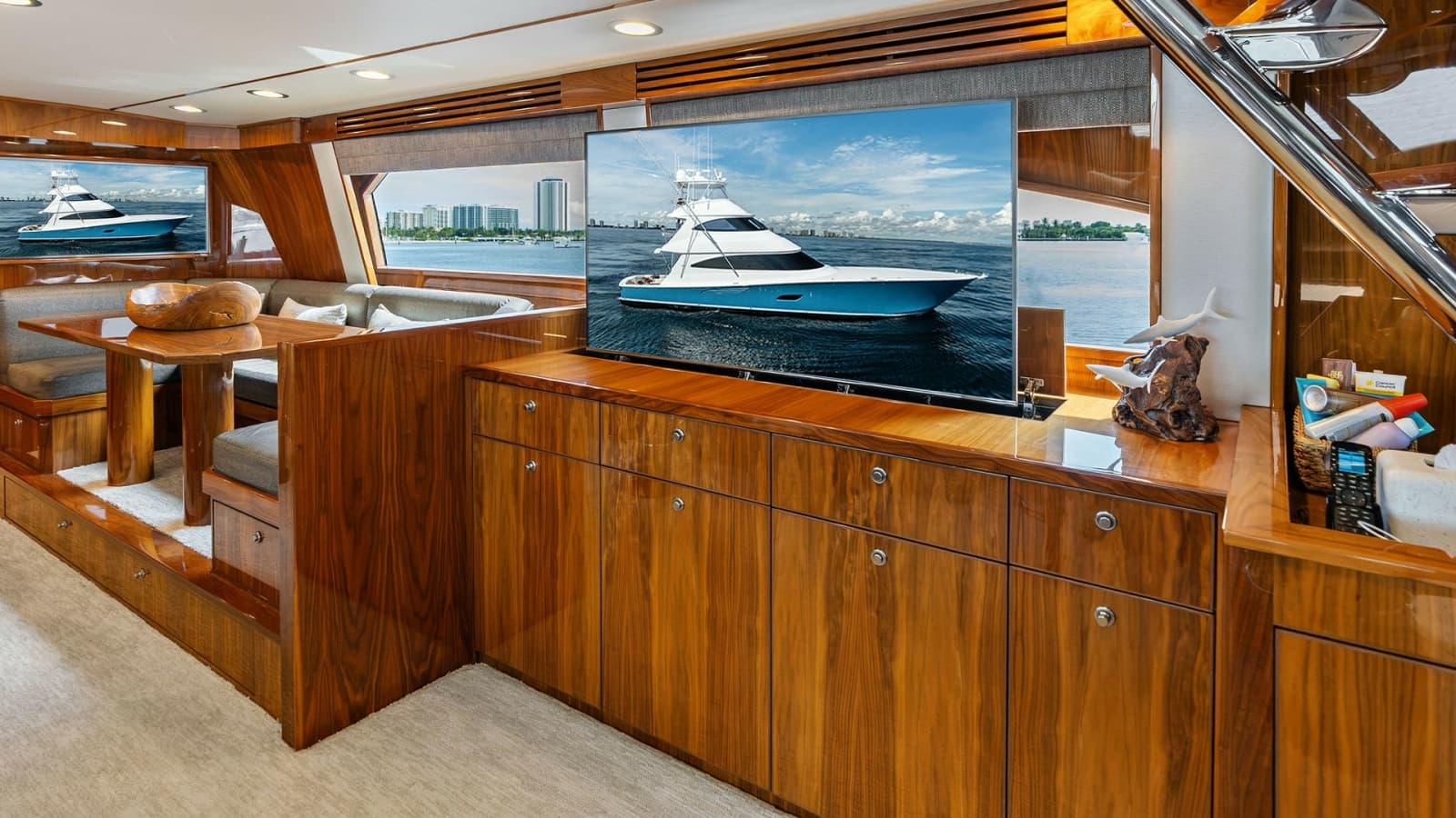 2017 Viking 80 Convertible - Photo 10
