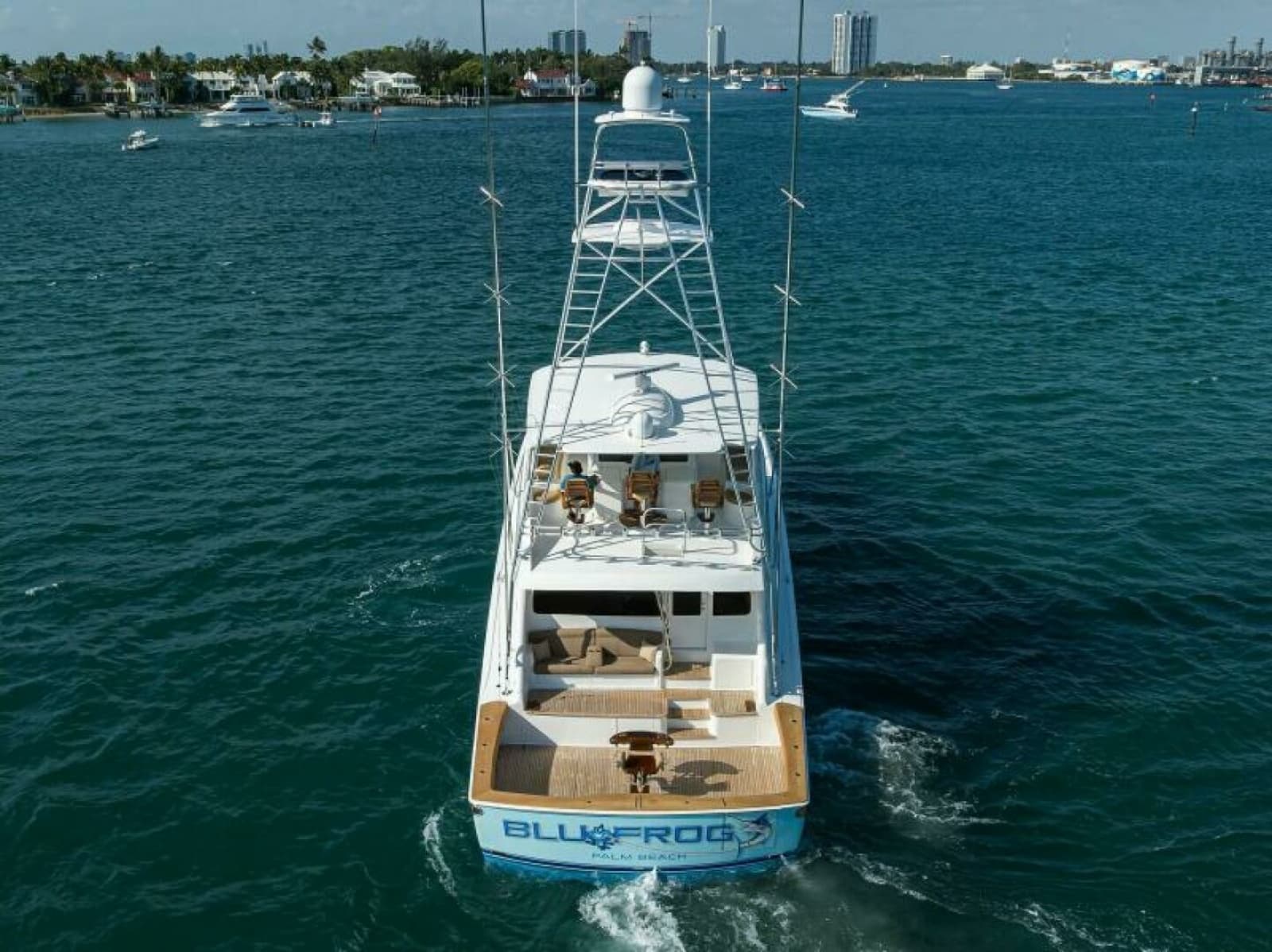 2013 Viking 82 Convertible - Photo 59