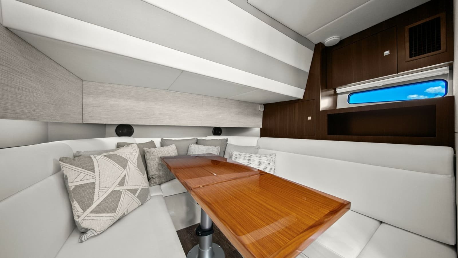 2023 Cruisers Yachts 42 GLS - Photo 31