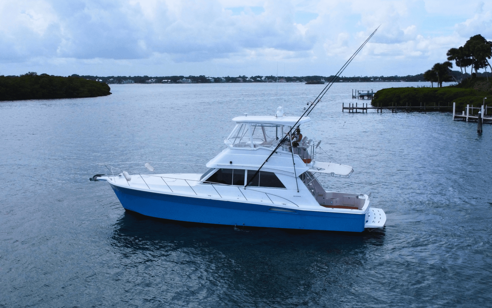 2001 Riviera 43  Convertible - Photo 2