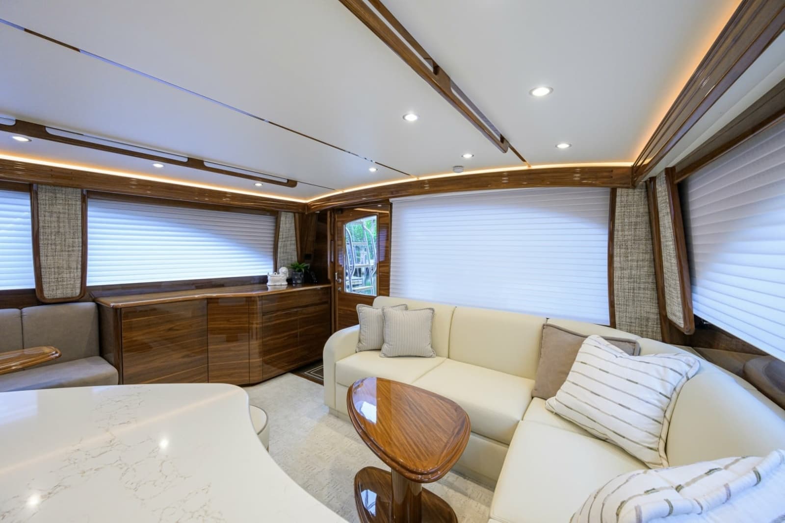 2024 Viking 54 Convertible - Photo 4