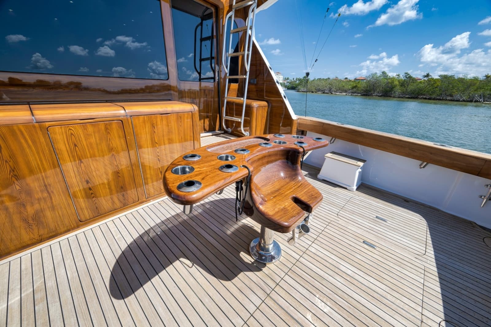 2003 Viking 52 Convertible - Photo 27