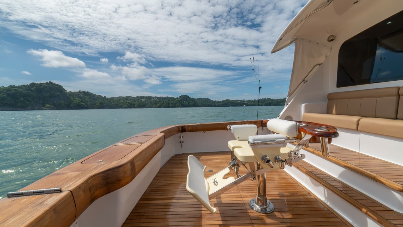 2002 Viking 61 Convertible - Photo 36