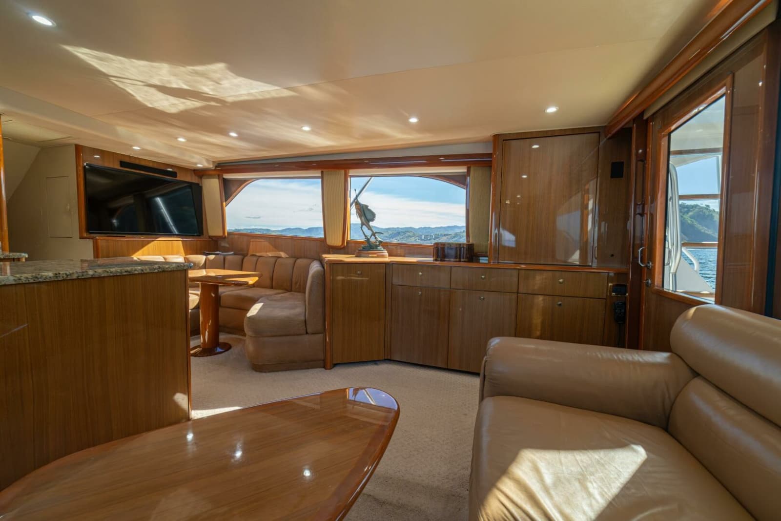 2006 Viking 56 Convertible - Photo 34