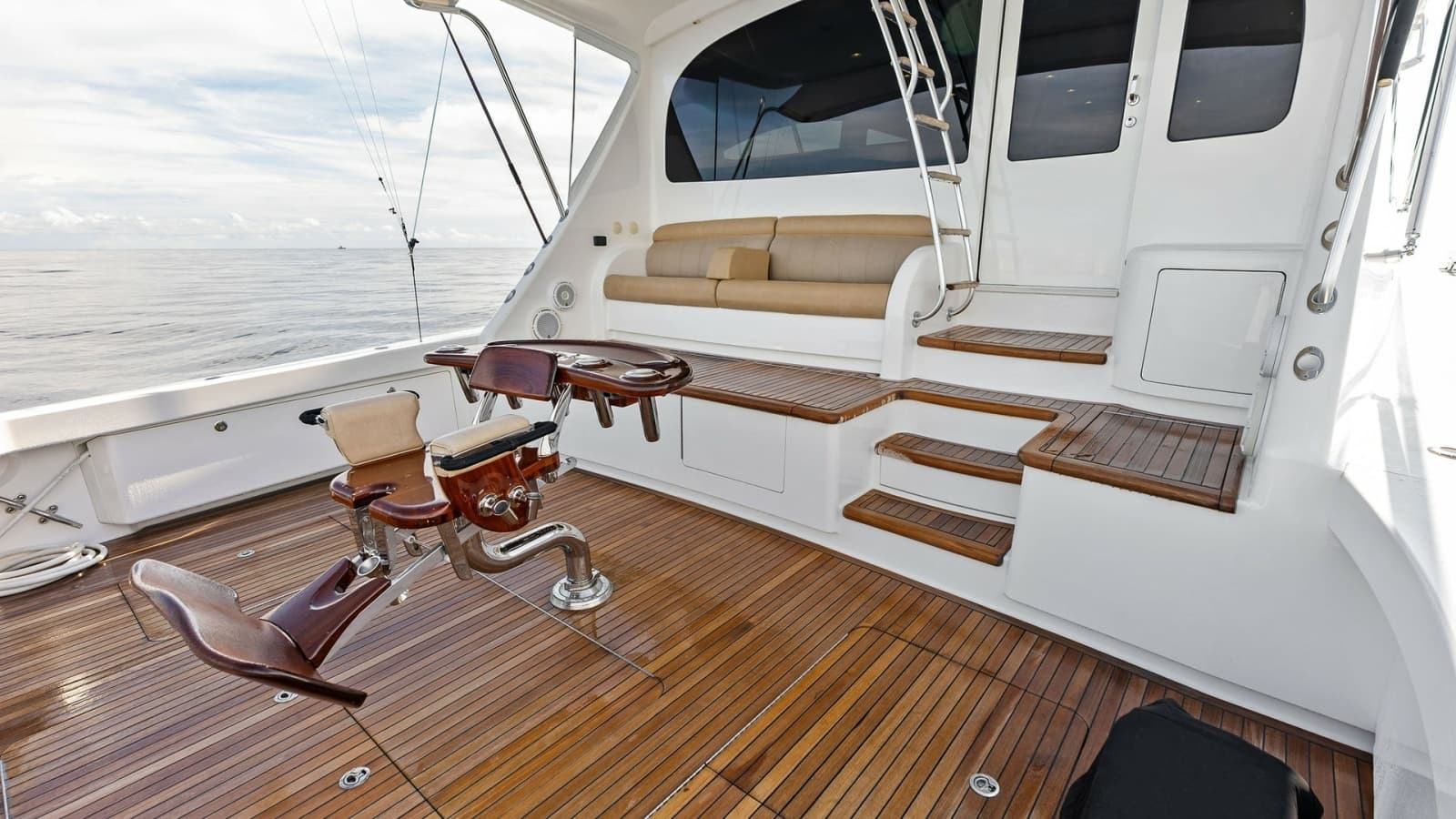 2017 Viking 80 Convertible - Photo 6