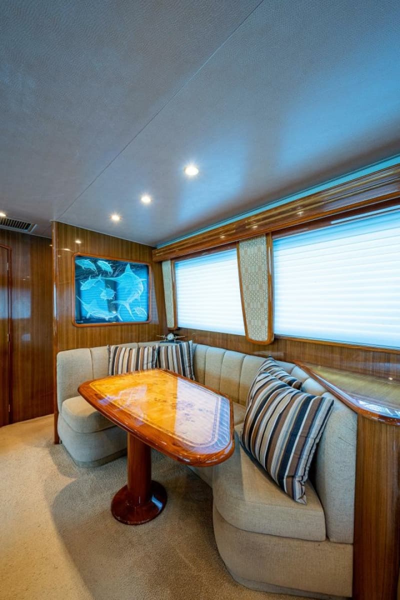 2005 Viking 74 Convertible - Photo 10