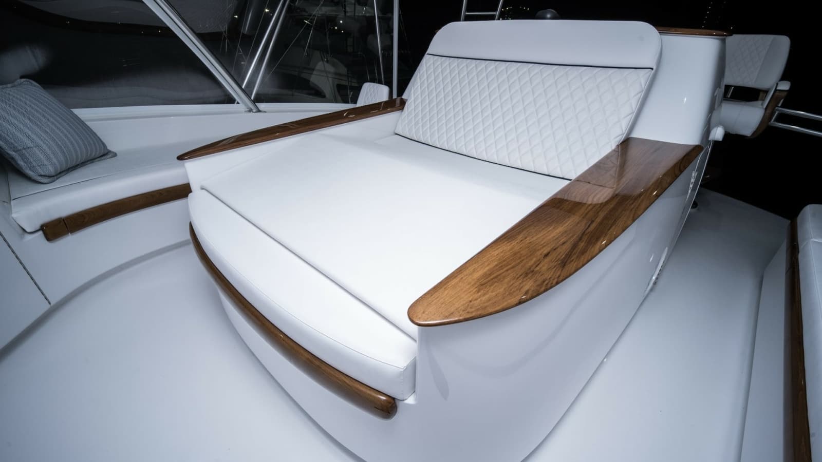 2026 Winter Custom Yachts 75 Open Convertible - Photo 36