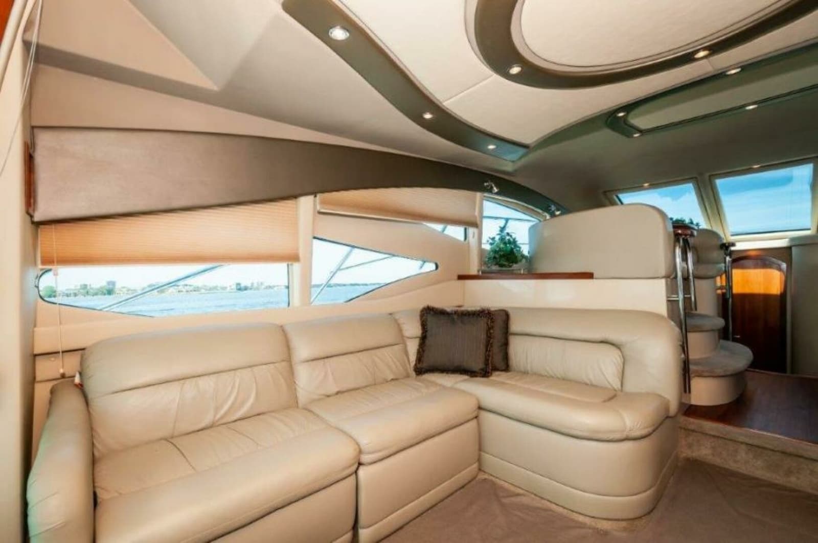 2006 Cruisers Yachts 477 Sport Sedan - Photo 7