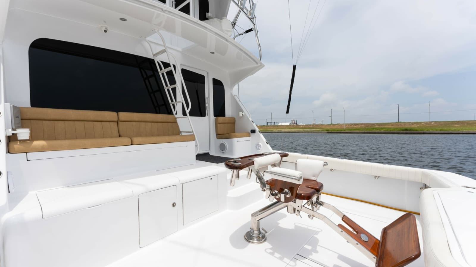 2001 Viking 65 Enclosed Bridge - Photo 35