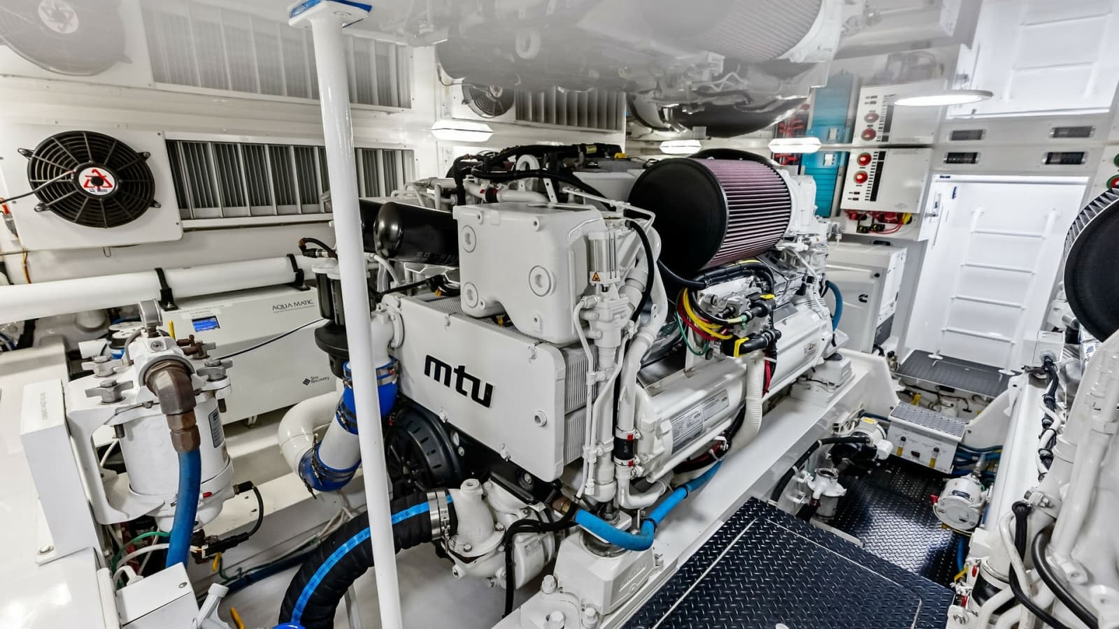 2018 Viking 62 Convertible - Photo 66