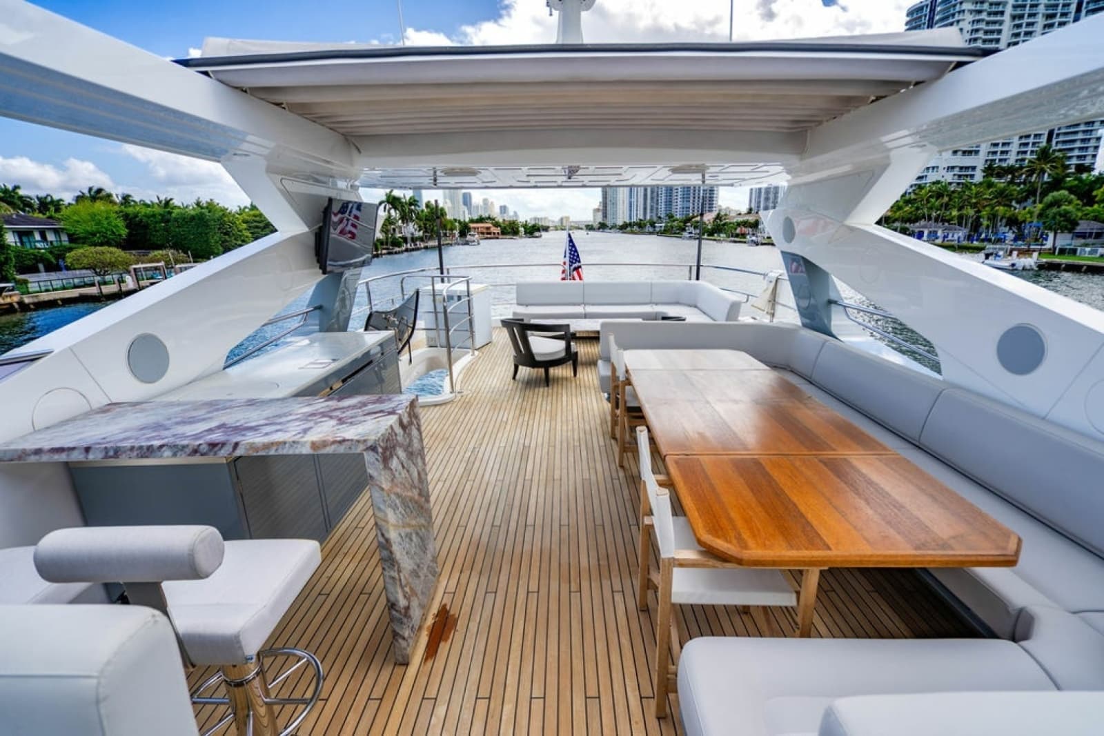 2019 Sunseeker 95 Motor Yacht - Photo 26
