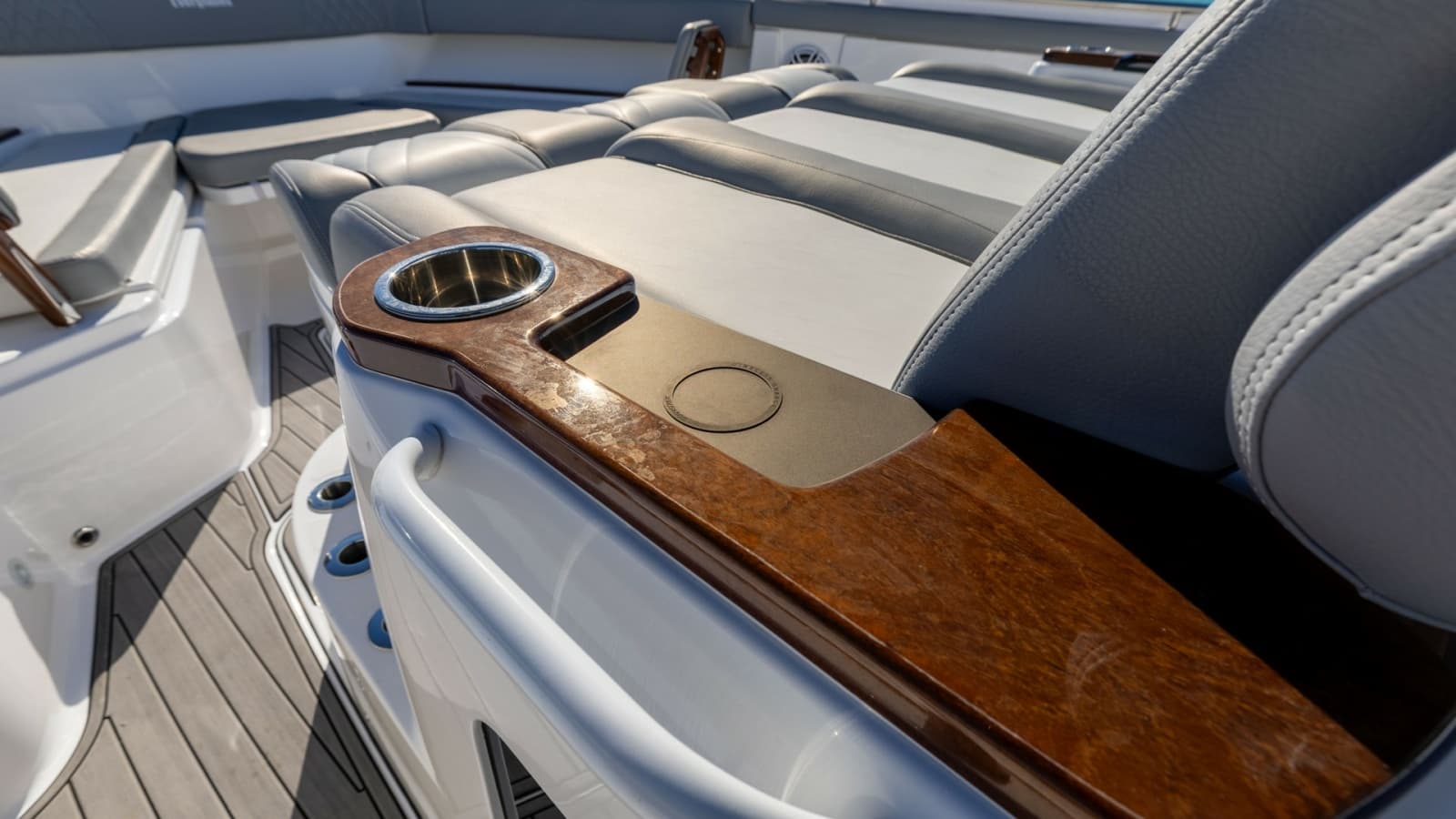 2024 Everglades 455 Center Console - Photo 7