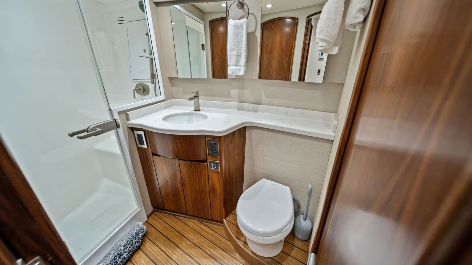 2021 Viking 54 Convertible - Photo 22