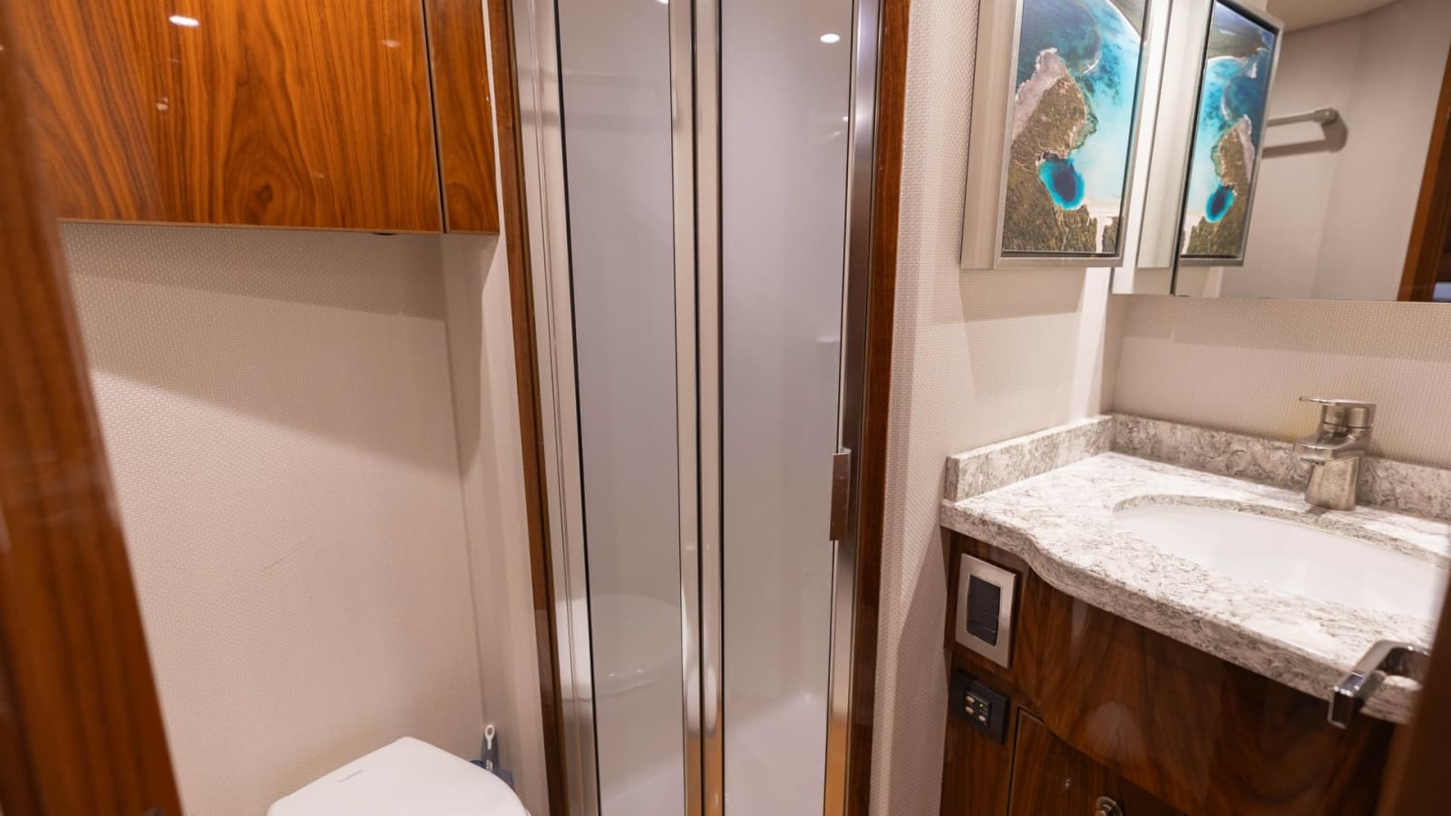 2019 Viking 68 Convertible - Photo 29