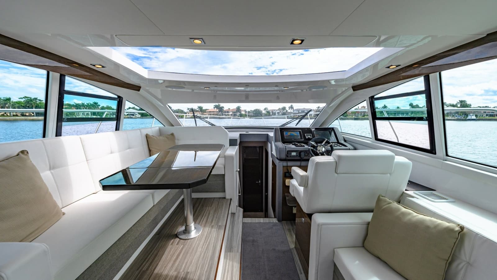 2019 Cruisers Yachts Cantius 46 - Photo 8
