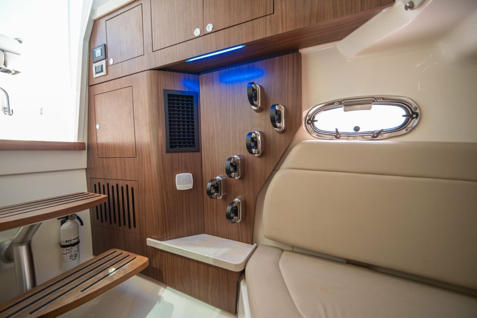 2021 Boston Whaler 380 Outrage - Photo 46