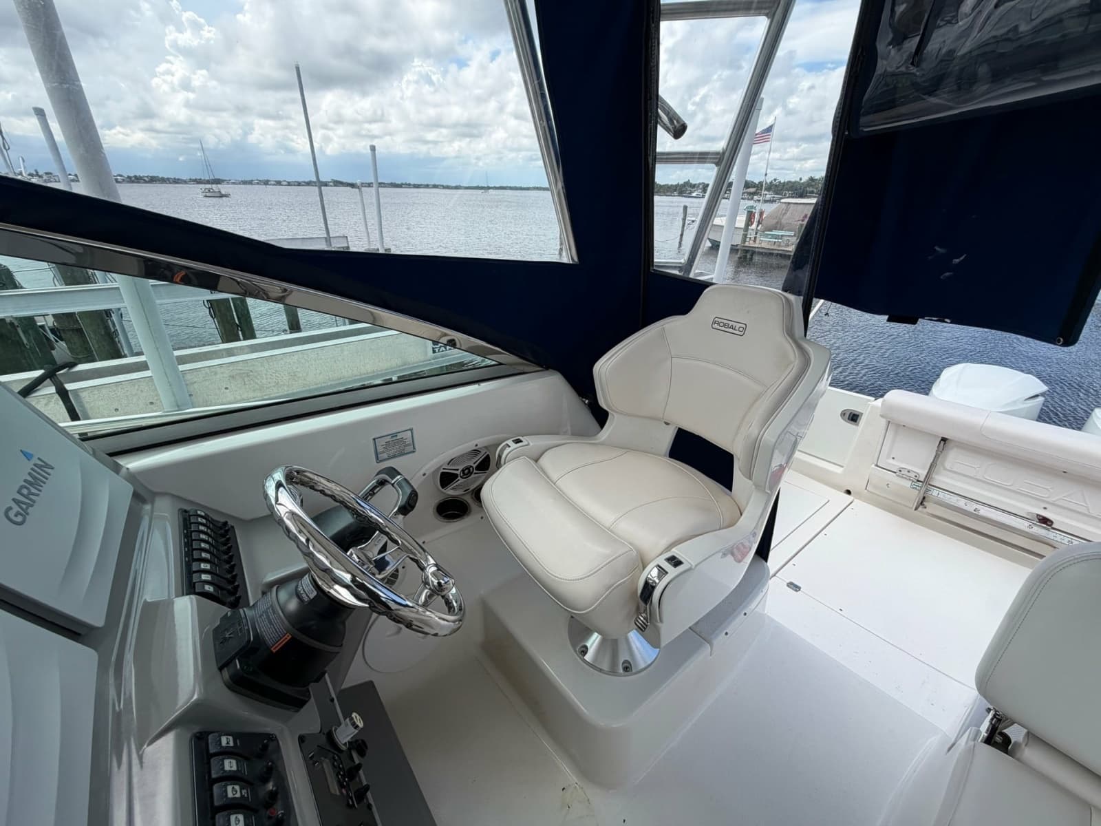 2016 Robalo R305 - Photo 6