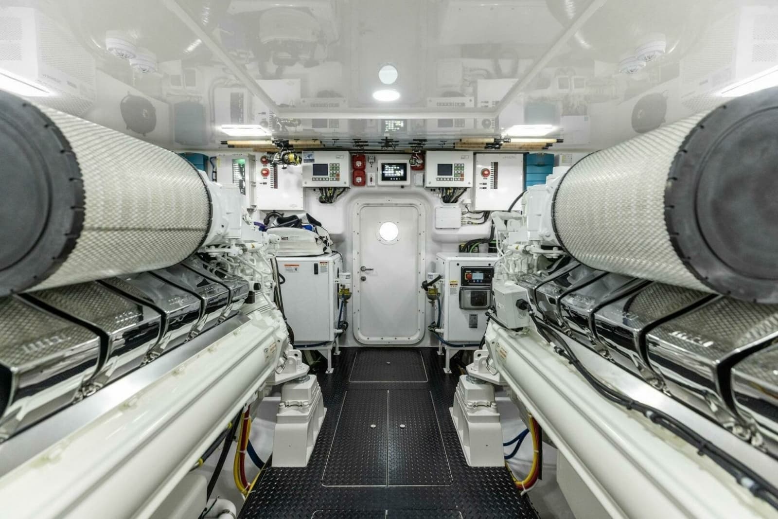 2026 Viking 82 Convertible - Photo 275
