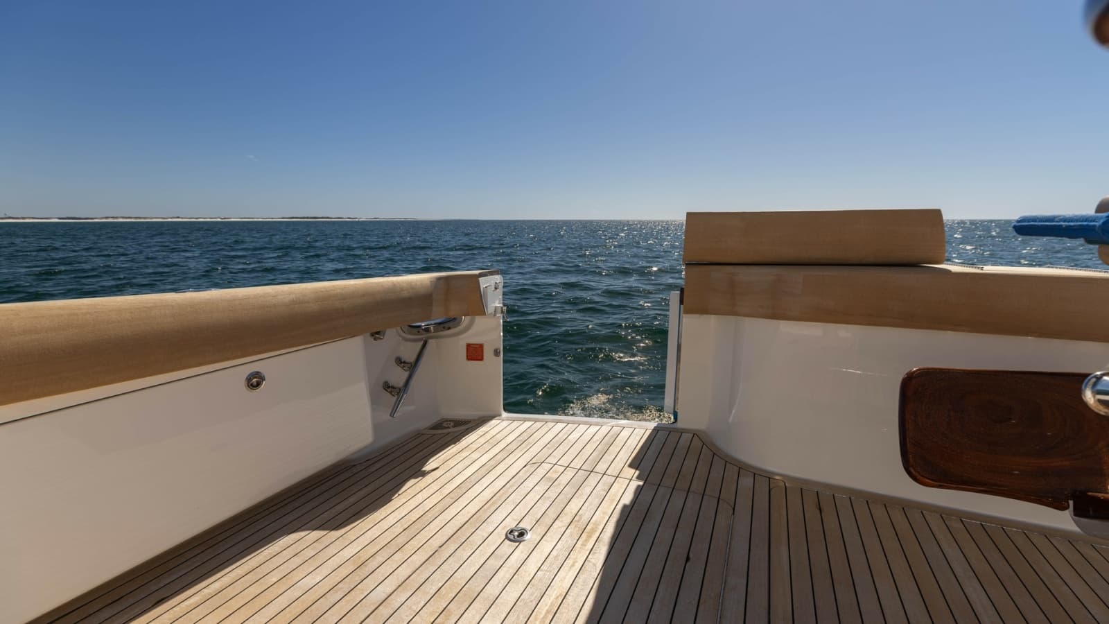 2019 Viking 68 Convertible - Photo 43