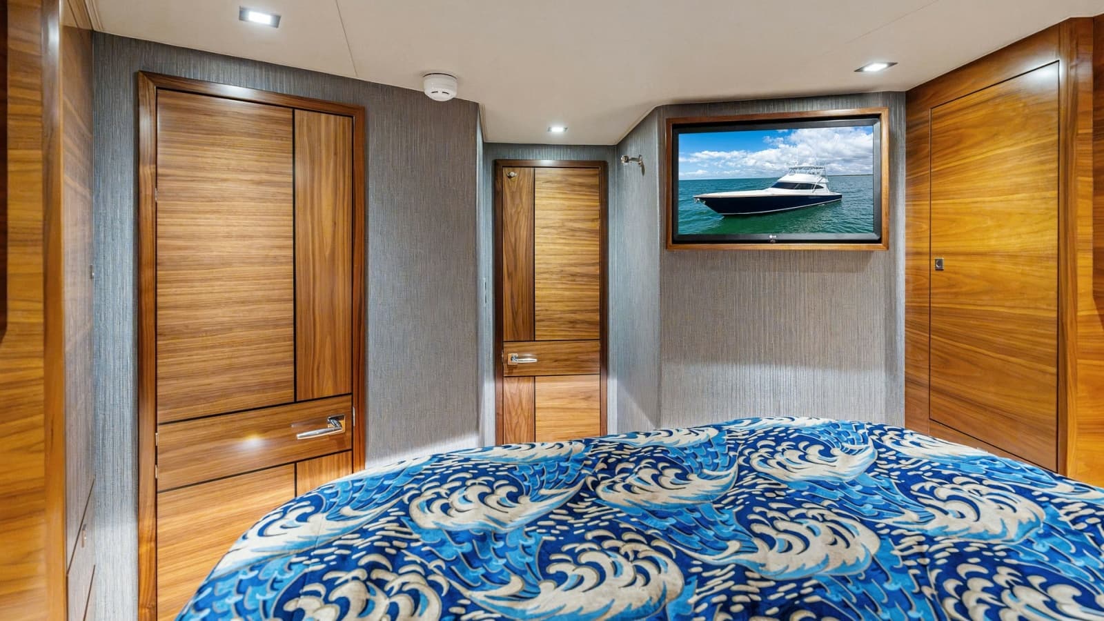 2024 Viking 68 Convertible - Photo 22