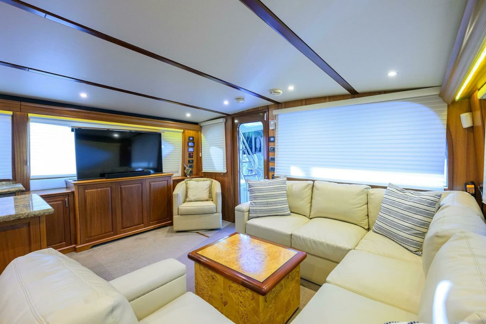 2013 Hatteras GT63 - Photo 6